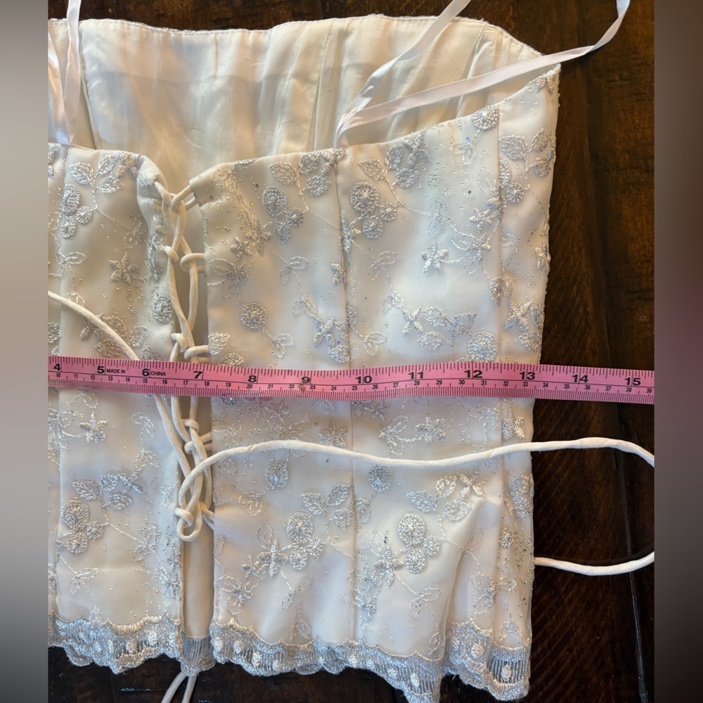 Vintage Blondie Nights White & Silver Lace Embroidered Corset Top, Size 5 - Picture 5 of 9